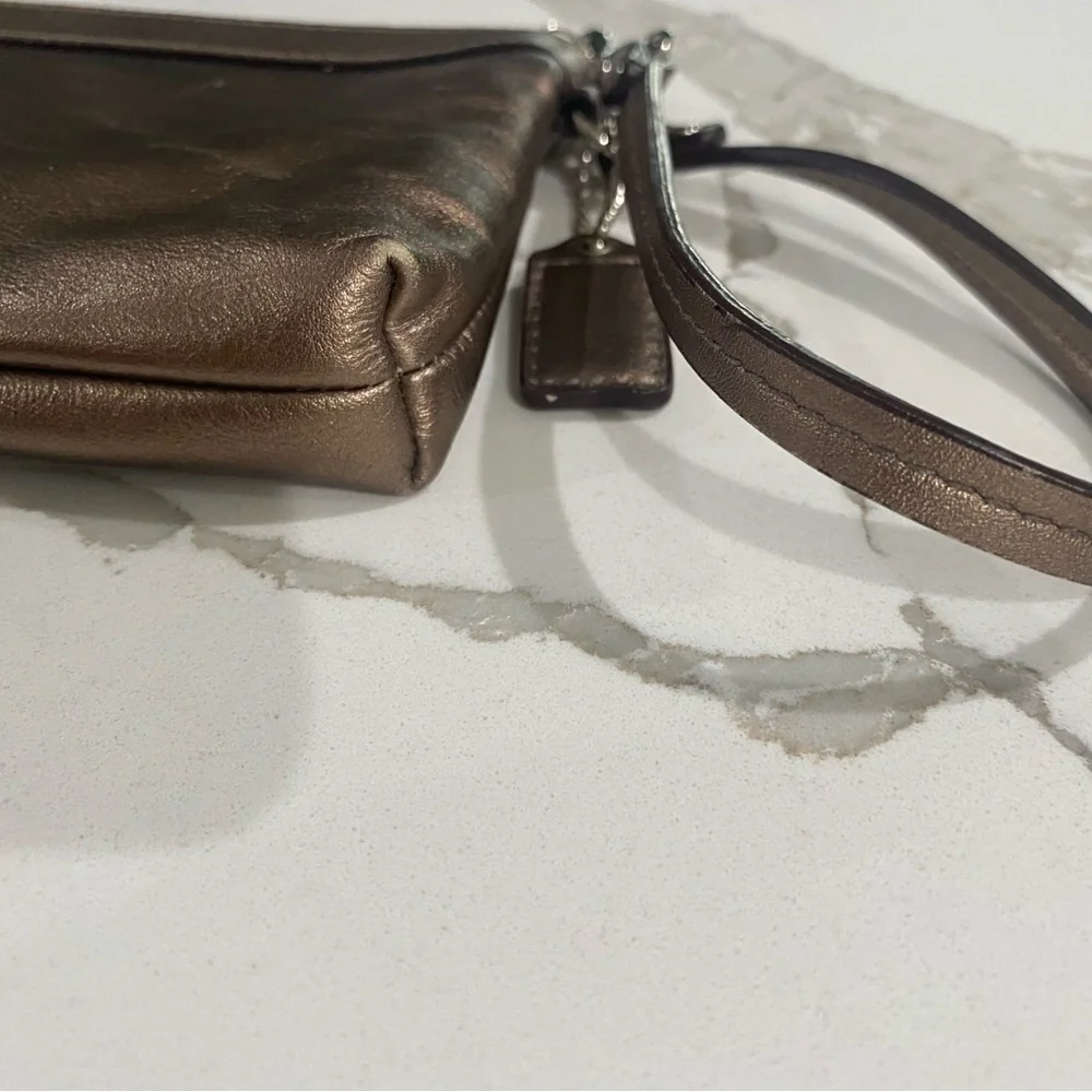 Vintage Y2K Coach Ashley‎ Metallic Bronze Pleated Leather Wristlet